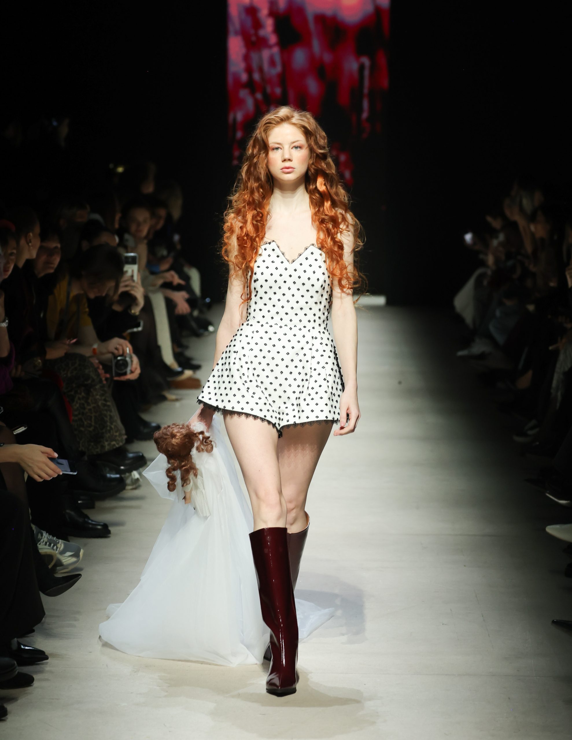 Modni diktati iz svijeta: Od retro šarma do futurističkog minimalizma