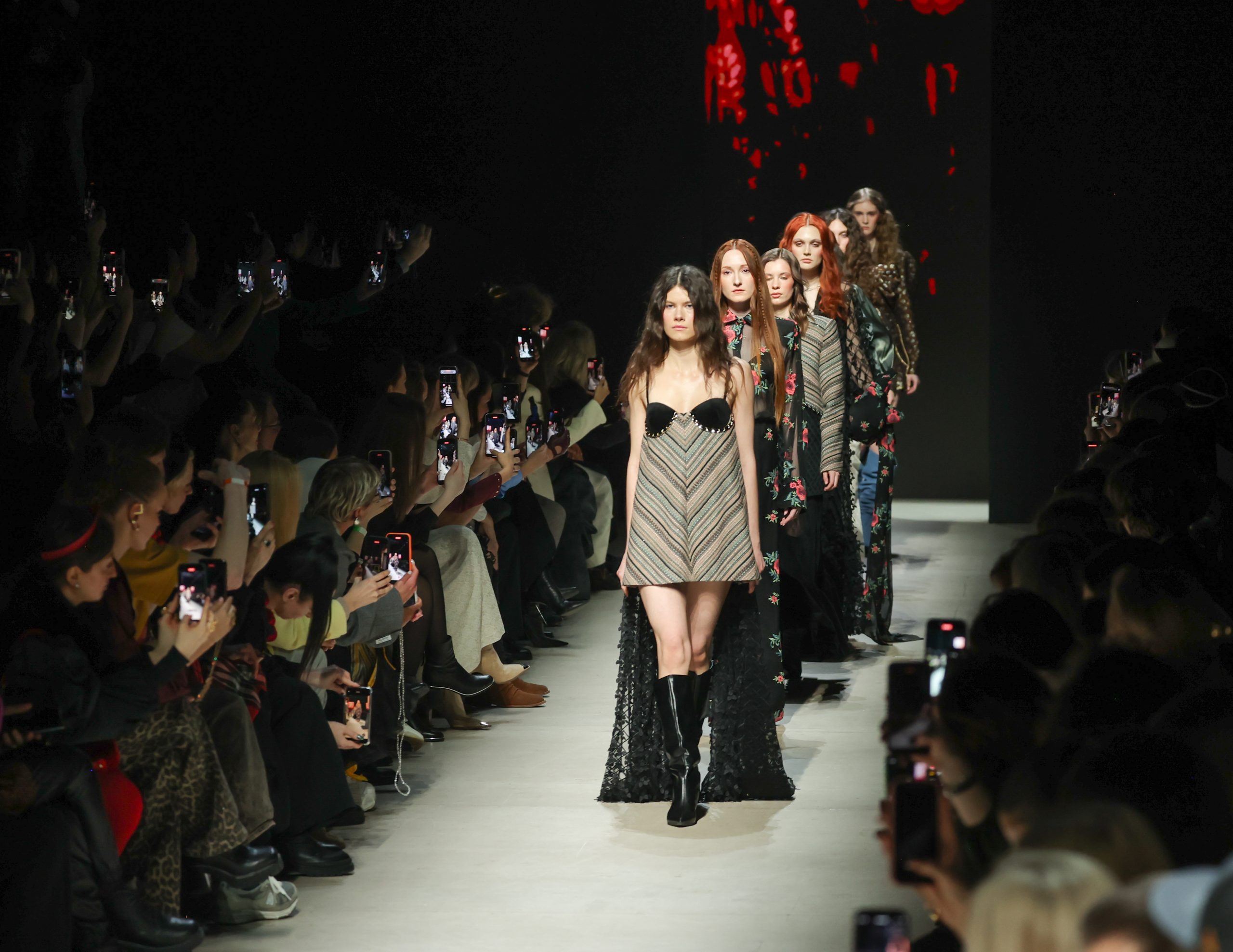 Modni diktati iz svijeta: Od retro šarma do futurističkog minimalizma