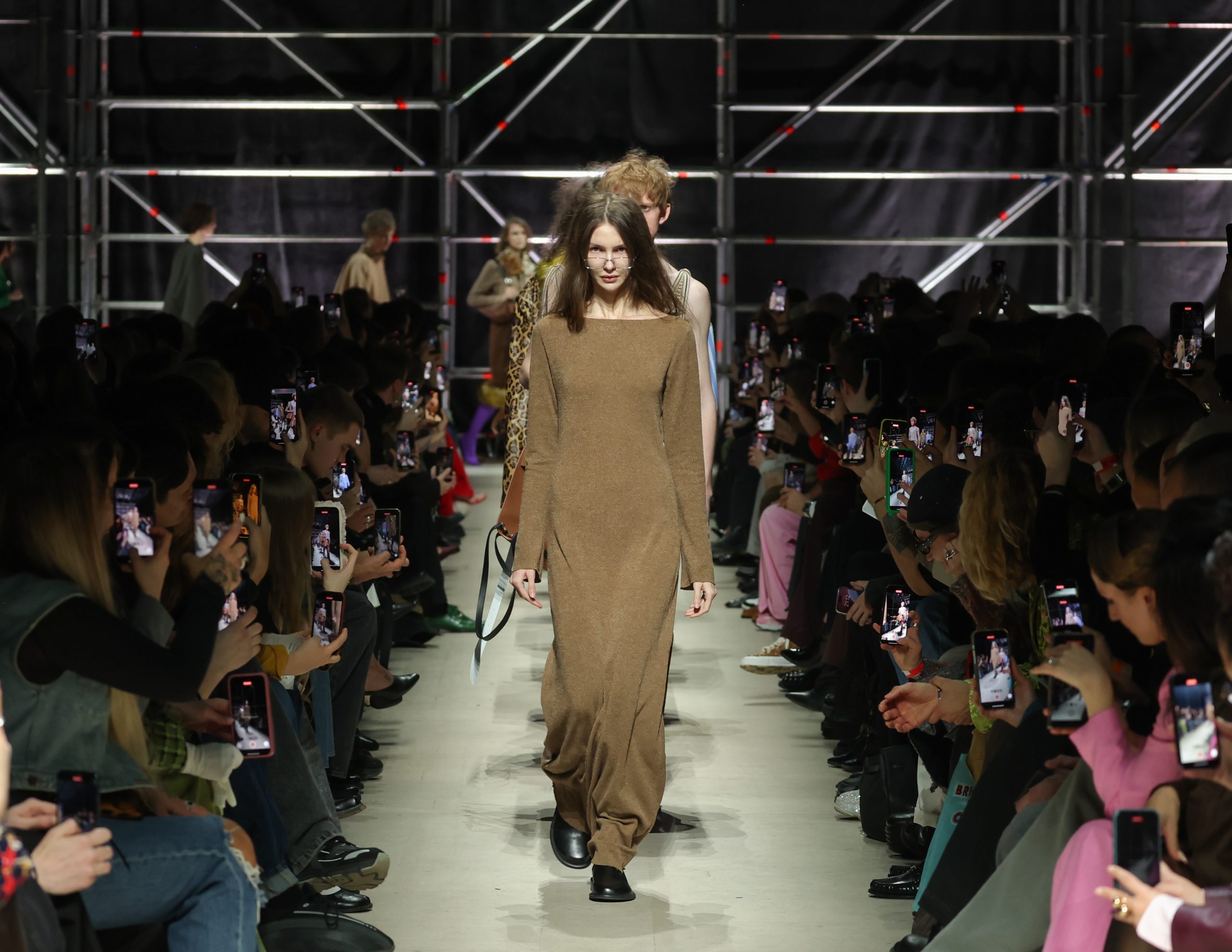 Modni diktati iz svijeta: Od retro šarma do futurističkog minimalizma