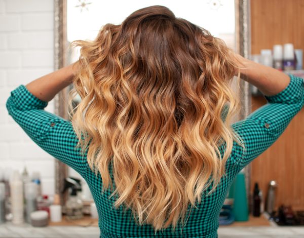 “Heatless curls” – trikovi za savršene lokne bez figara i pegle