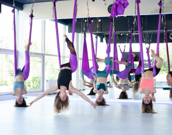 Fly joga: Vaša karta za let iznad svakodnevnice!