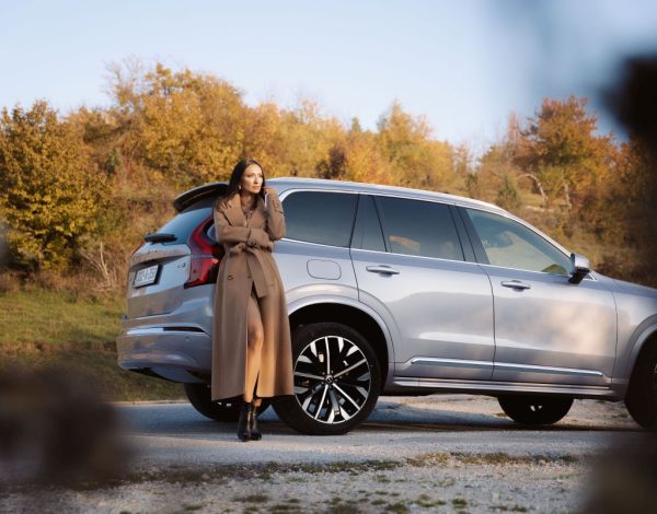 Elegancija u pokretu: Džejla Glavović predstavlja novi Volvo Black Edition